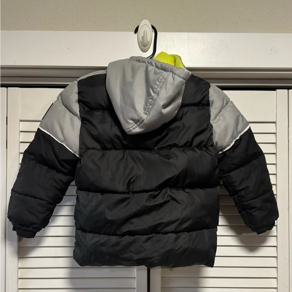 Boys size 5 iXtreme Outfitters Puffer Jacket, Neon Yellow Fleece Interior